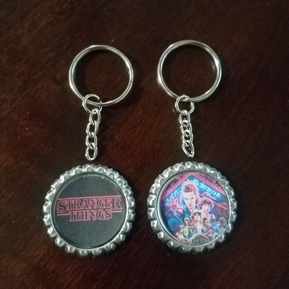Stranger Things Bottle Cap Keychains - Picture 1 of 1